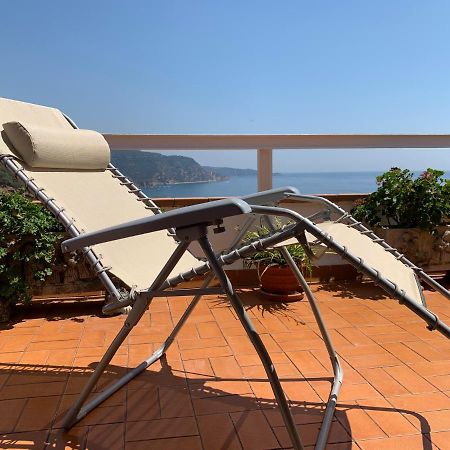 ⭑ Terrace + Sea Views + Private Beach. What Else? ⭑ 또사데마르 외부 사진