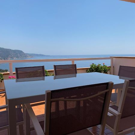 ⭑ Terrace + Sea Views + Private Beach. What Else? ⭑ 또사데마르 외부 사진